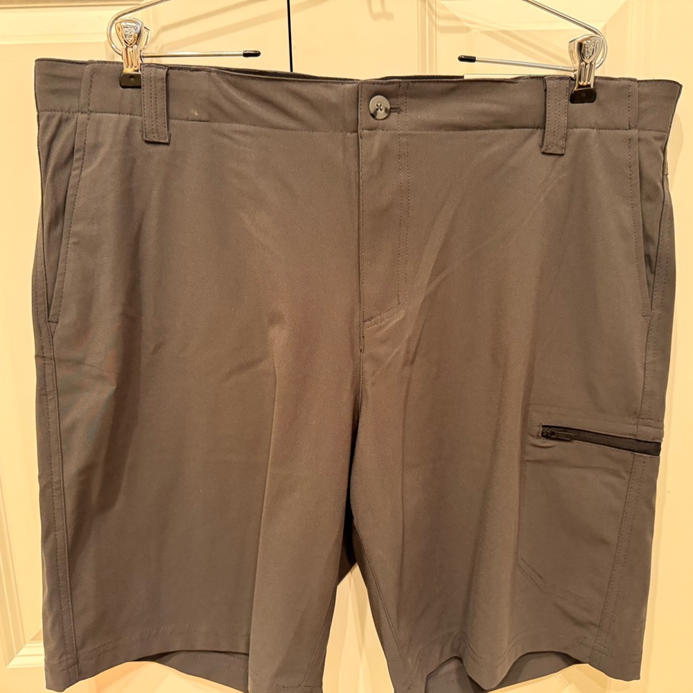 ZeroXposur Men's Charcoal Flat Front Shorts